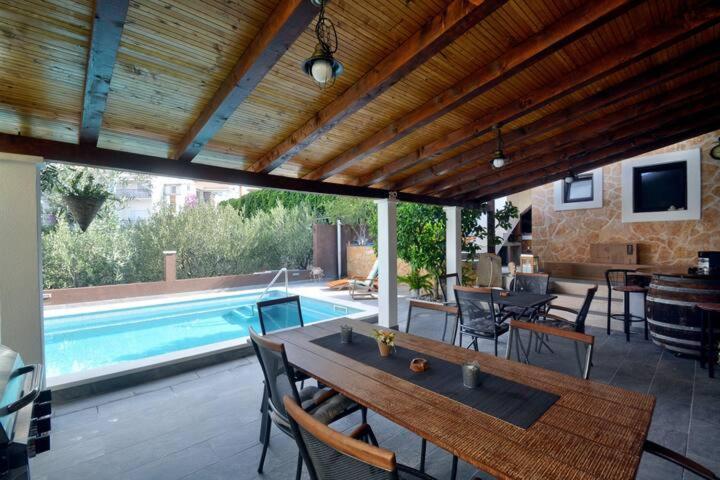 Villa Vlade- From The Heated Pool To The Beach In 1 Minute Jesenice  Kültér fotó