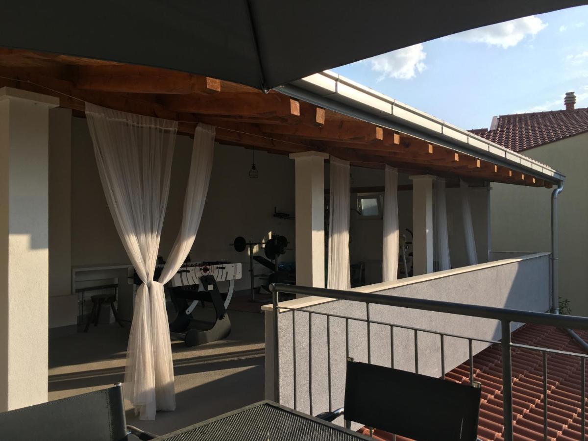 Villa Vlade- From The Heated Pool To The Beach In 1 Minute Jesenice  Kültér fotó